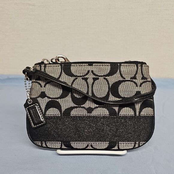 COACH SIGNATURE STRIPE WRISTLET BFPM-06-244 - Picture 1 of 5
